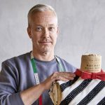 Wie is de partner van modeontwerper Claes Iversen